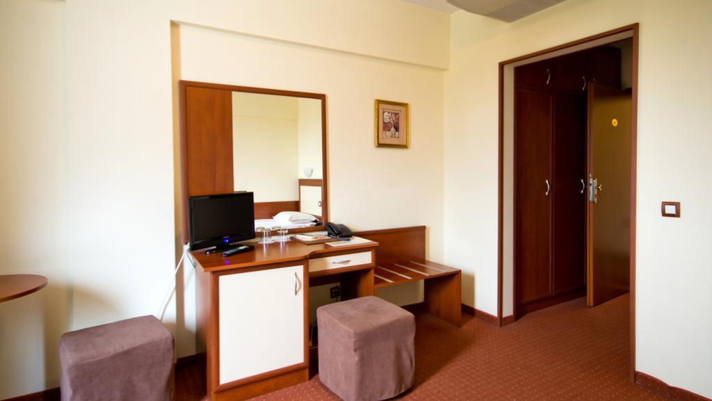 Nadejda Hotel София Экстерьер фото