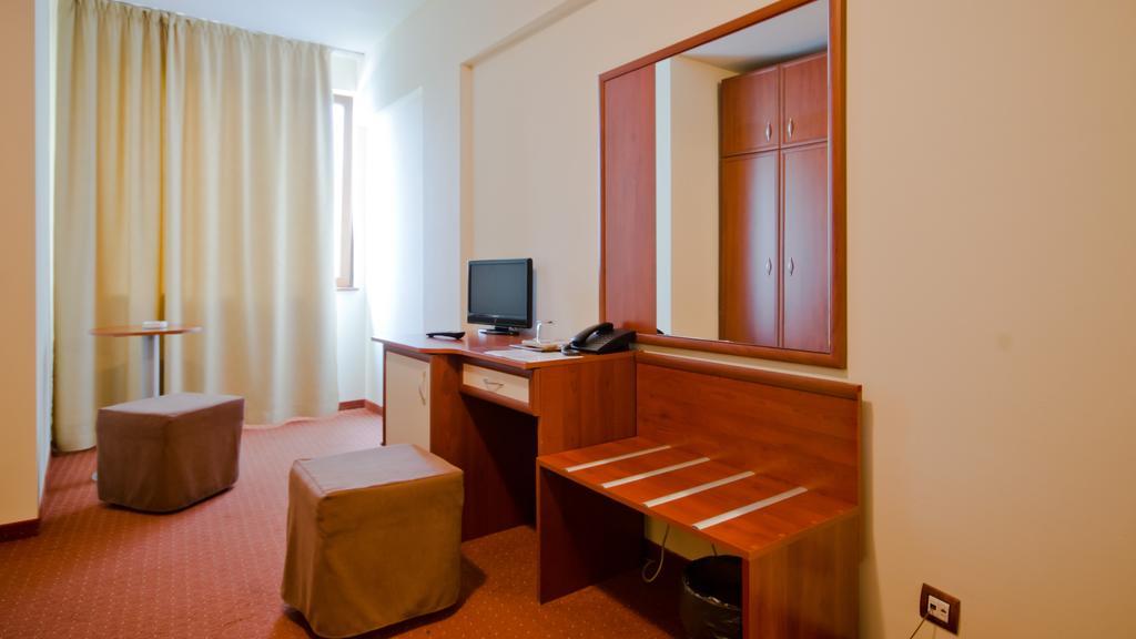 Nadejda Hotel София Экстерьер фото