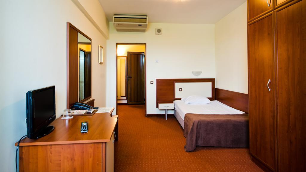 Nadejda Hotel София Экстерьер фото