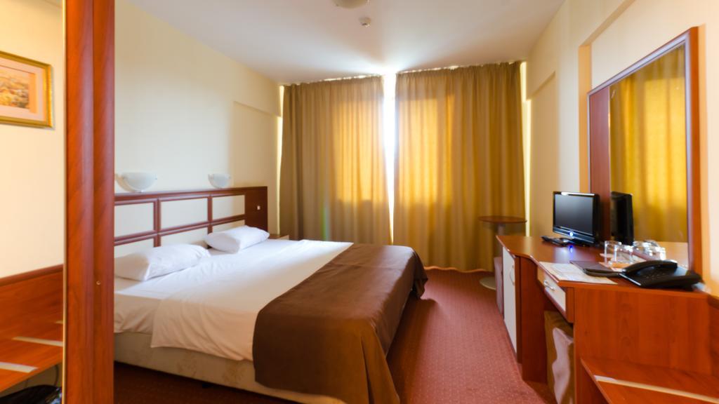 Nadejda Hotel София Экстерьер фото