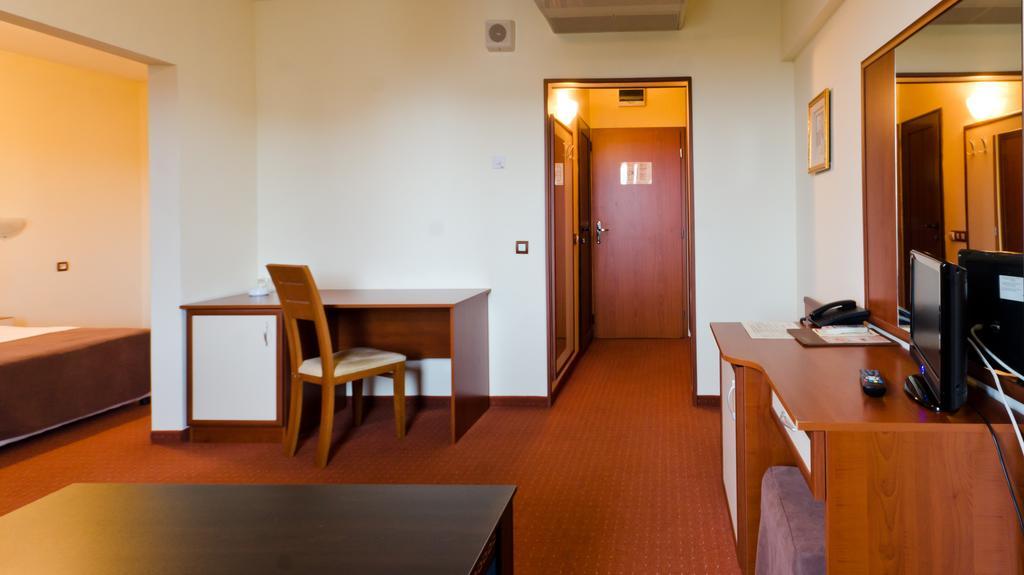 Nadejda Hotel София Экстерьер фото