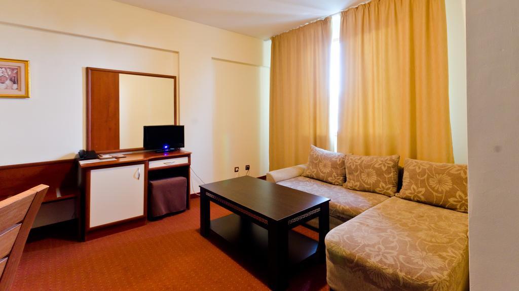 Nadejda Hotel София Экстерьер фото