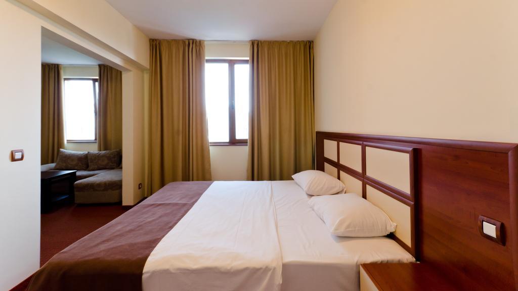 Nadejda Hotel София Экстерьер фото