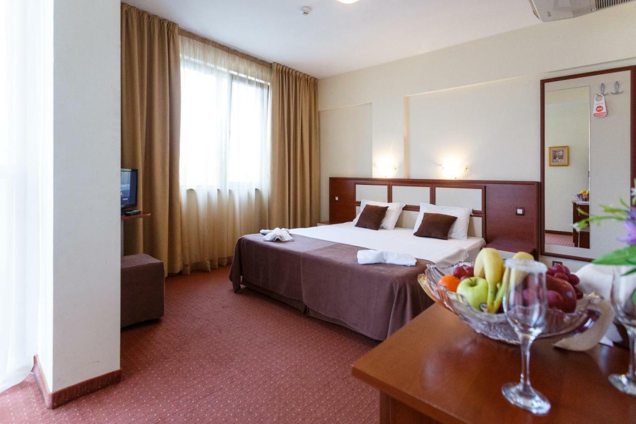 Nadejda Hotel София Экстерьер фото