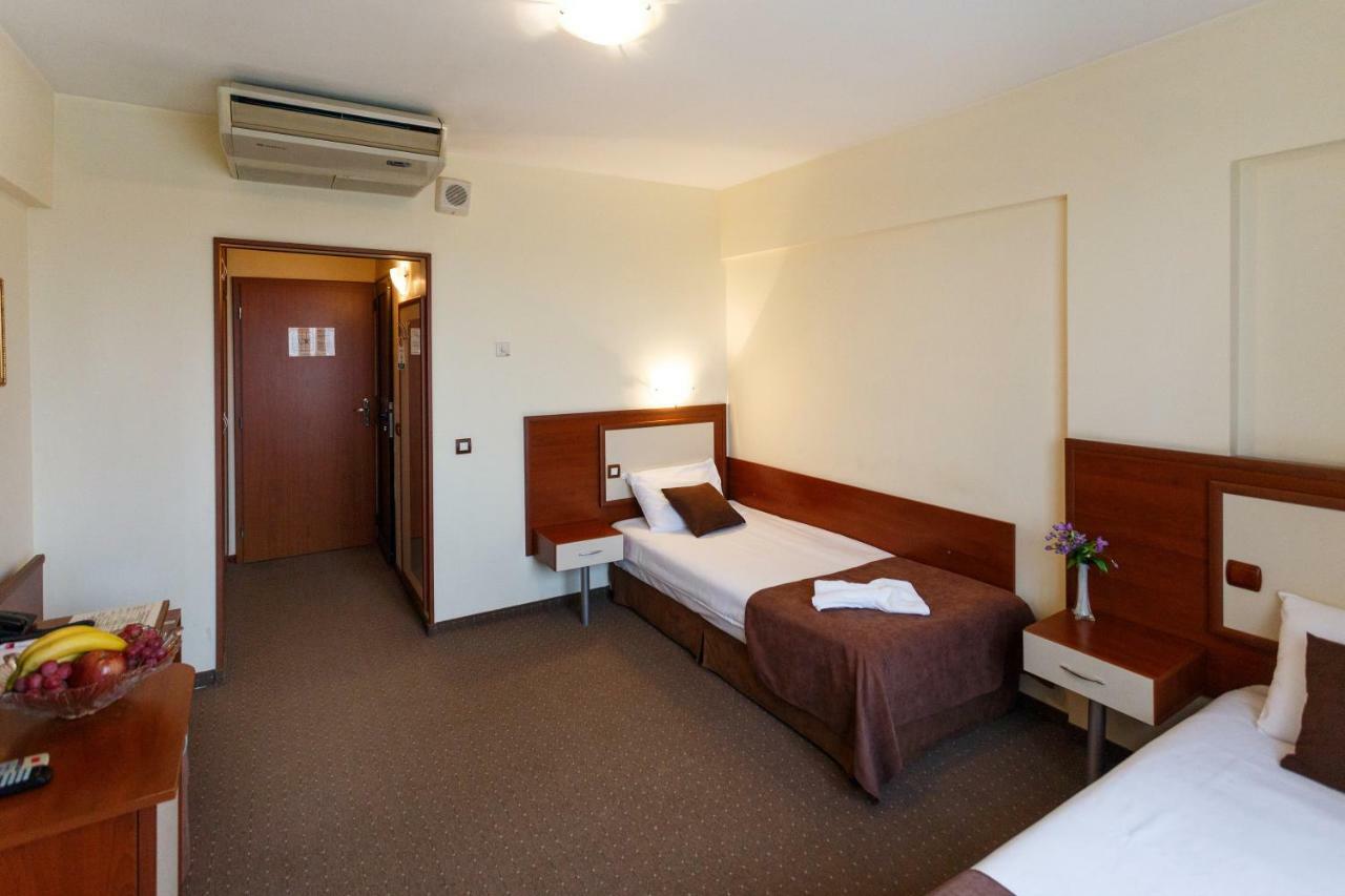Nadejda Hotel София Экстерьер фото
